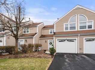 27 Clear Pond Dr, Walpole, MA 02081