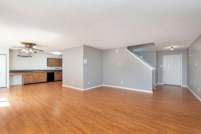 1943 Dutch Elm Dr — Photo 6