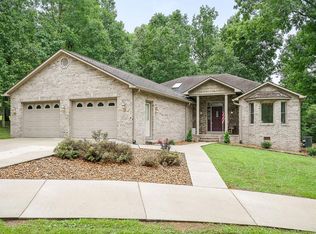 40 Raquet Club Dr, Crossville, TN 38571