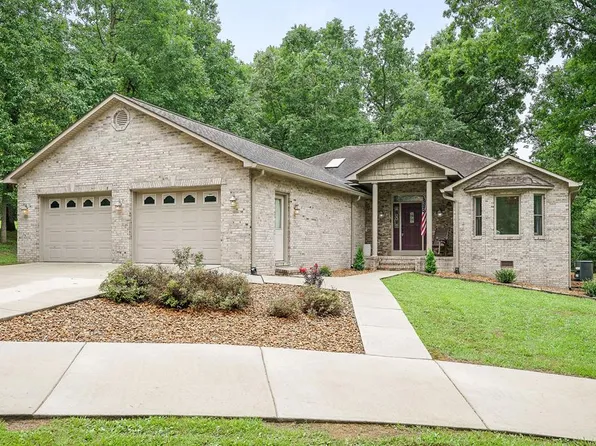 40 Raquet Club Dr, Crossville, TN 38571