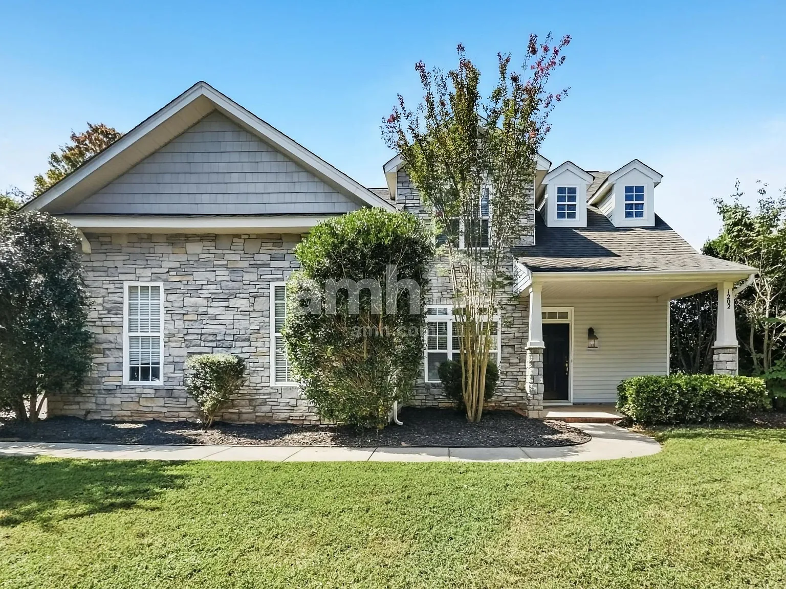4 bed, 2.5 bath, 2001 sqft, $2,275 — Photo 1