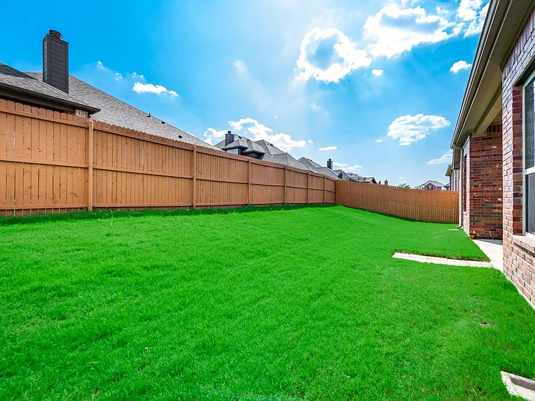 1312 Nacona Dr — Photo 23