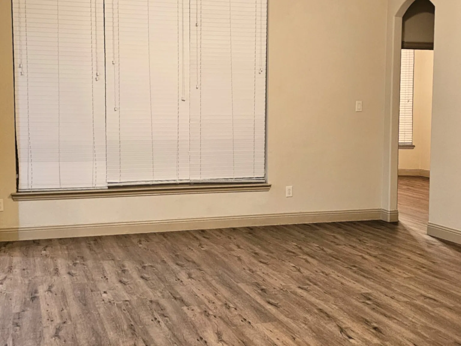 4 bed, 2378 sqft, $2,495 — Photo 4
