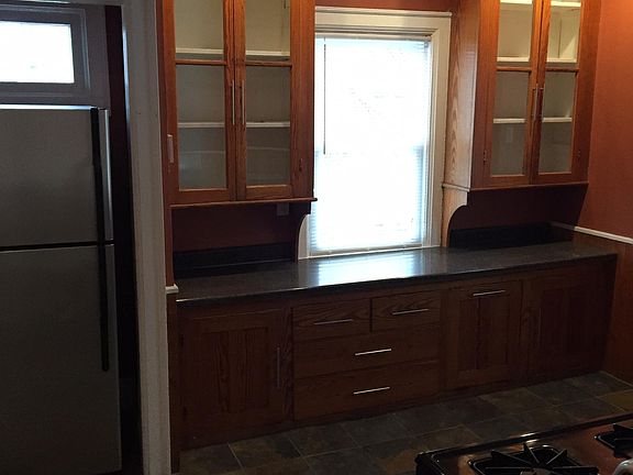 5th image of 797 Ashland Ave #2