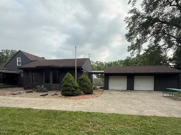 36349 S Riverview Dr, Eastlake, OH 44095
