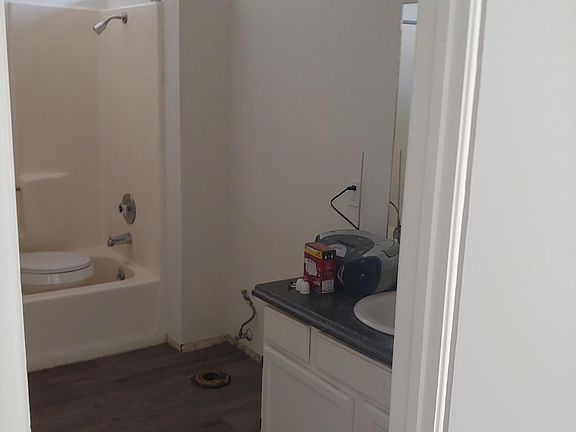 4th image of 435 Anna Cir APT 4