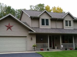 3176 Longview Ln, Suamico, WI 54173