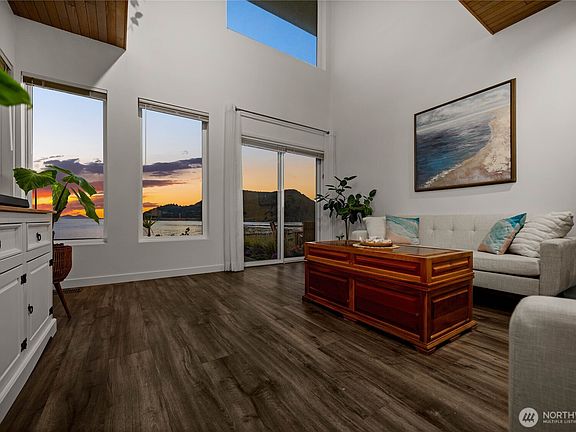 2nd image of 2309 Skyline Way #5
