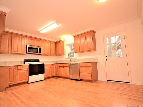 5th image of 109 Allendale St