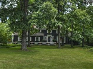33449 N Deer Creek Ln, Pepper Pike, OH 44124
