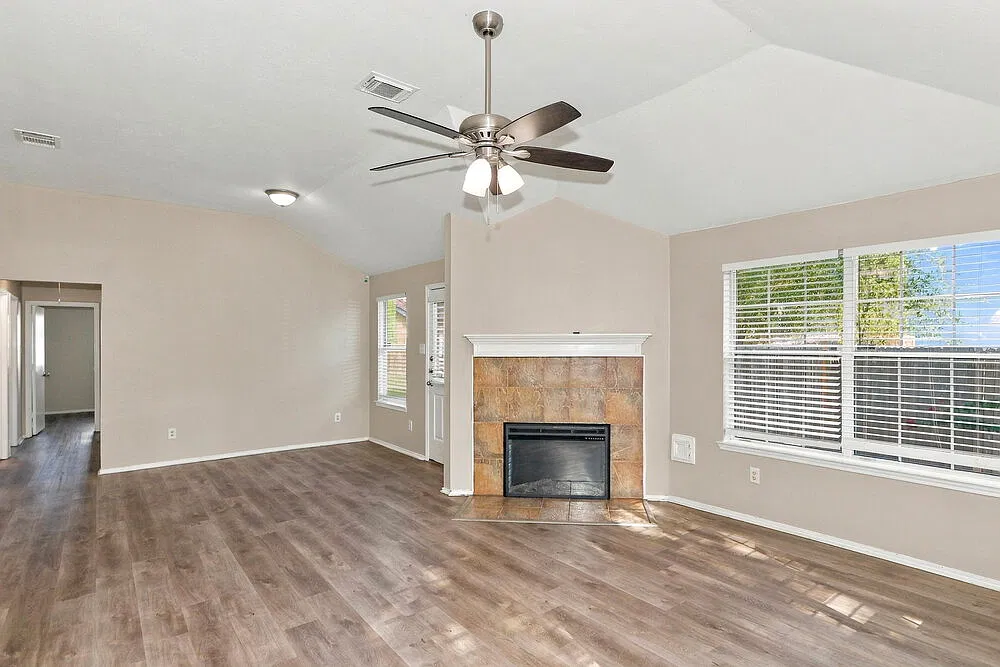 3 bed, 2.0 bath, 1428 sqft, $1,875 — Photo 4