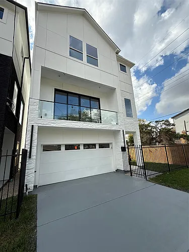 3101 Live Oak St Photo 1