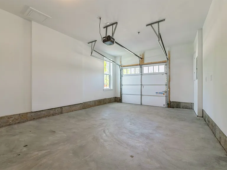 2107 Donatello Dr — Photo 41