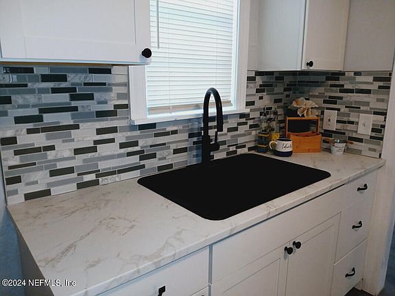 5th image of 338 W 61ST Street