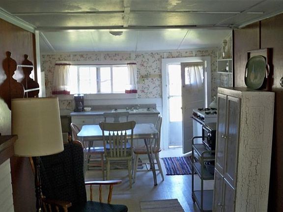 5th image of 3181 N Lakeshore Dr #Wee