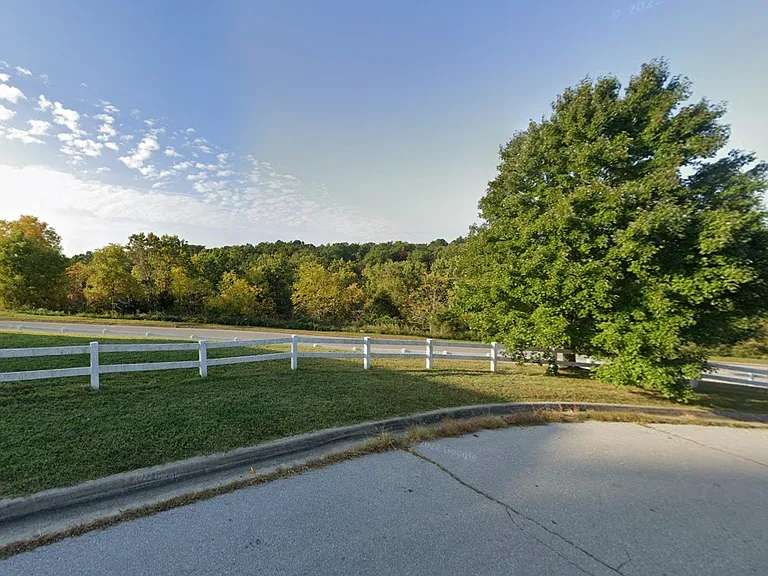 100 Hickory Ridge Dr — Photo 3