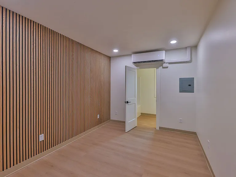 551 Elm St #15 — Photo 3