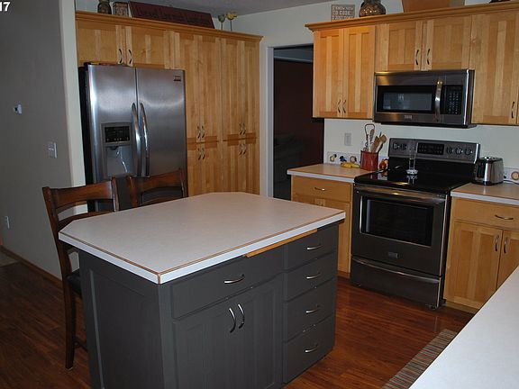 3rd image of 16715 NE 13th Cir