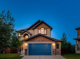 35 Tremblant Poin SW, Calgary, AB T3H0B9