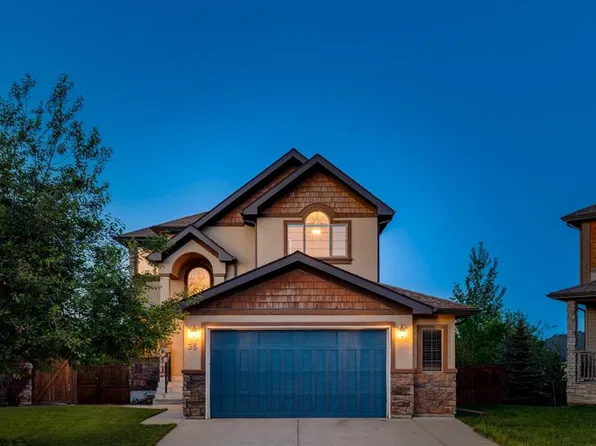 35 Tremblant Poin SW, Calgary, AB T3H 0B9