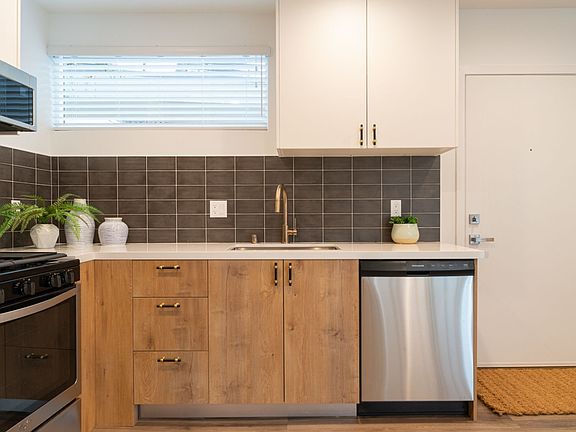 5th image of 3305 N Primera Ave #3309