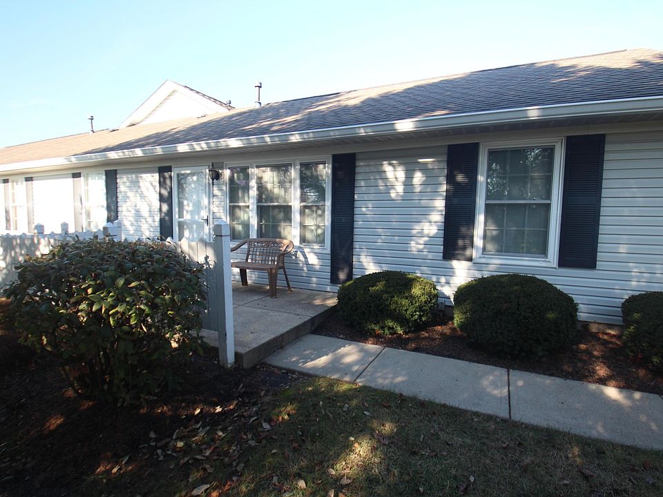 1st image of 8569 Victoria Meadow Ln