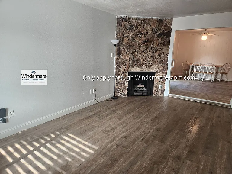 Cozy Halfplex in Carmichael- Available Now. — Photo 3
