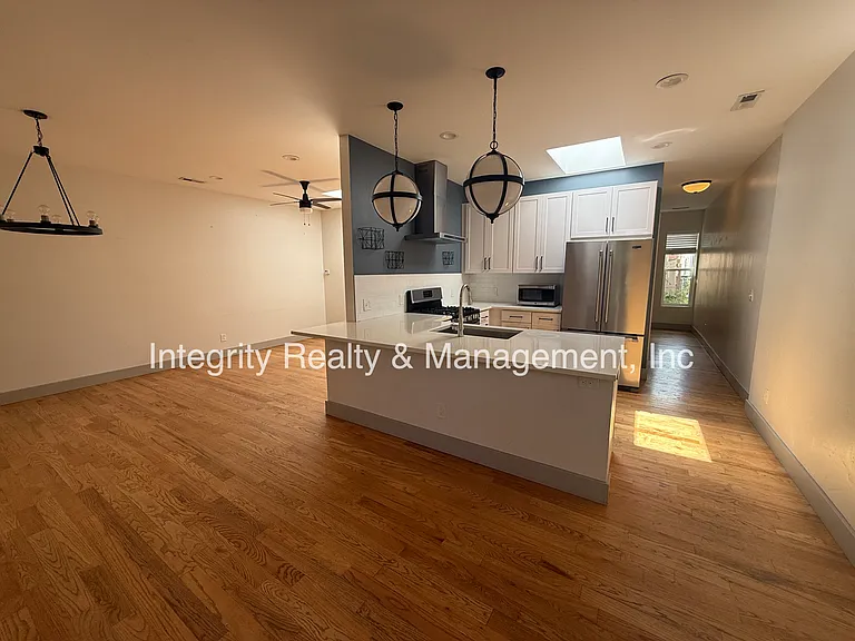 3539 Mariposa St — Photo 2