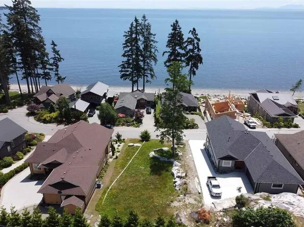 6014 Silverstone Ln, Sechelt, BC V7Z 0T8
