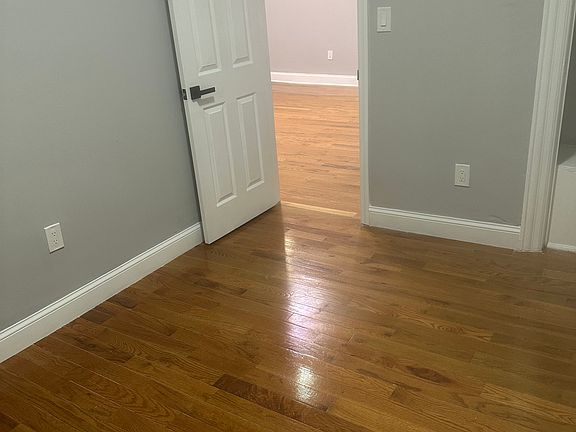 4th image of 950 E 217th St #5