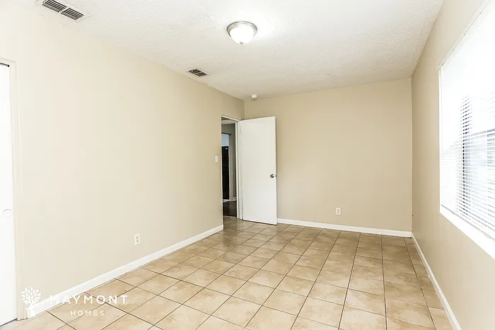 5453 Oak Forest Dr — Photo 10