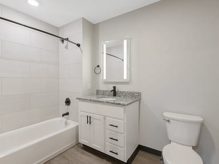 Loso Lakeside Apartments — Photo 32