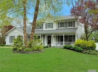 29 Luyster St, Huntington Station, NY 11746