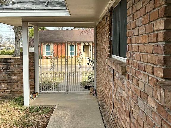 3rd image of 2 Desoto Cir