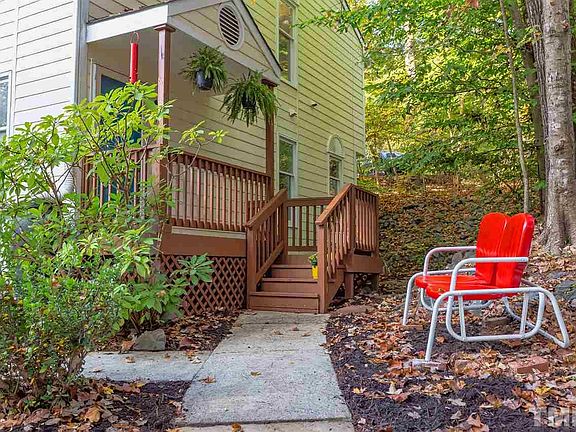 3rd image of 110 Daffodil Ln
