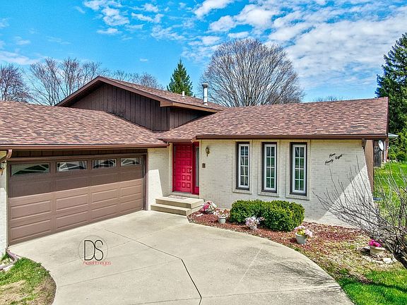 2nd image of 998 Knottingham Dr