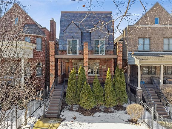 3rd image of 5038 N Ravenswood Ave