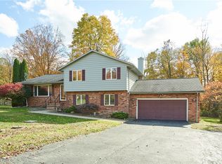 8585 Carmichael Dr, Chesterland, OH 44026
