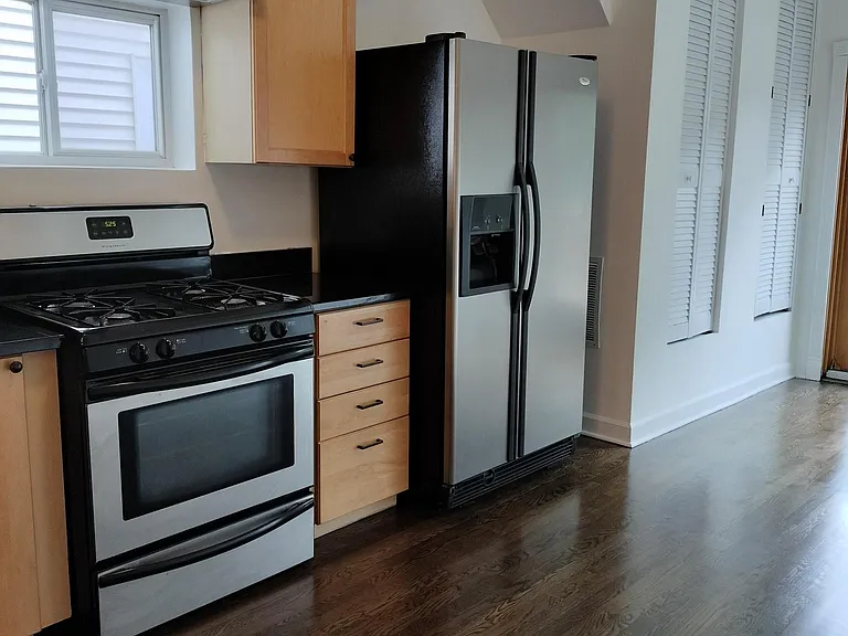 3046 N Leavitt St #2 — Photo 24