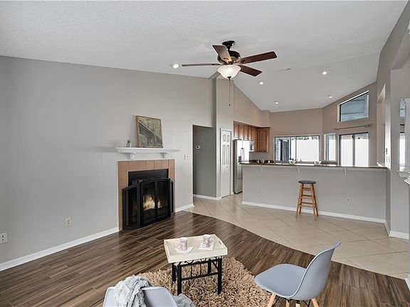 4th image of 749 Rosemere Cir