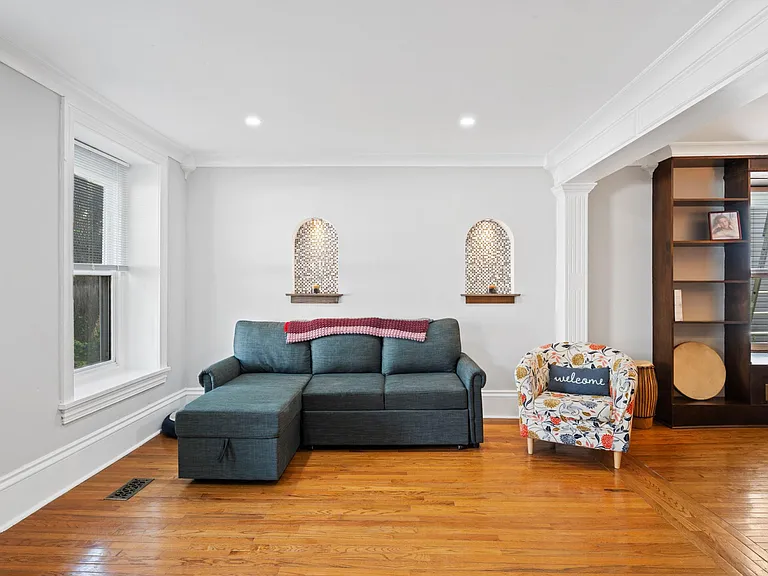 567 Dupont St — Photo 7