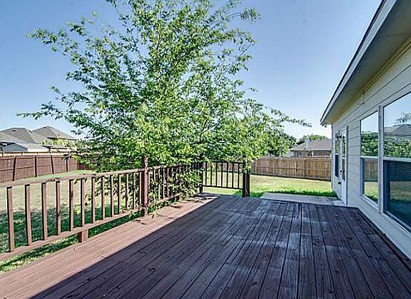 3rd image of 2701 White Oak Dr