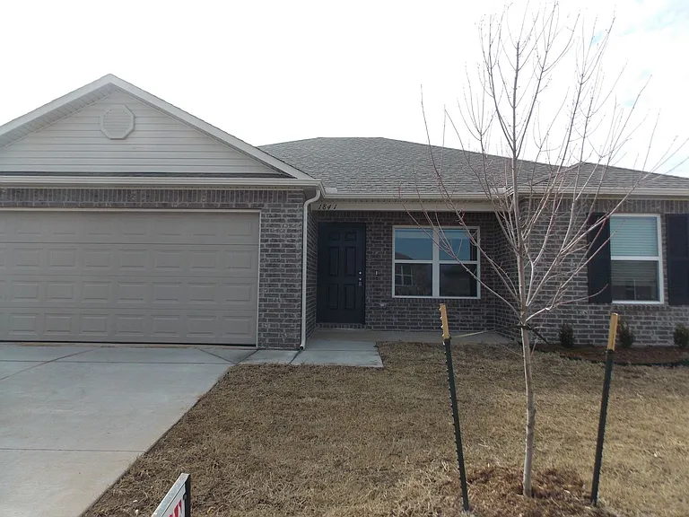 1841 Jack Rabbit Ln — Photo 1