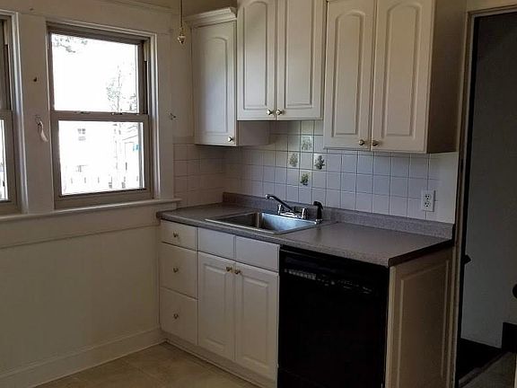 5th image of 83 Ellwood Ave