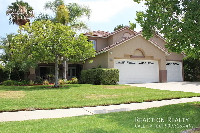 Coming Soon! Great Views 2 story 4/2.5 bath home in Corona Vista for lease! — Photo 2