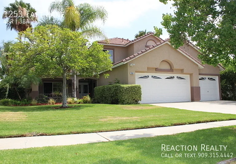 1253 Taft Ln — Photo 2