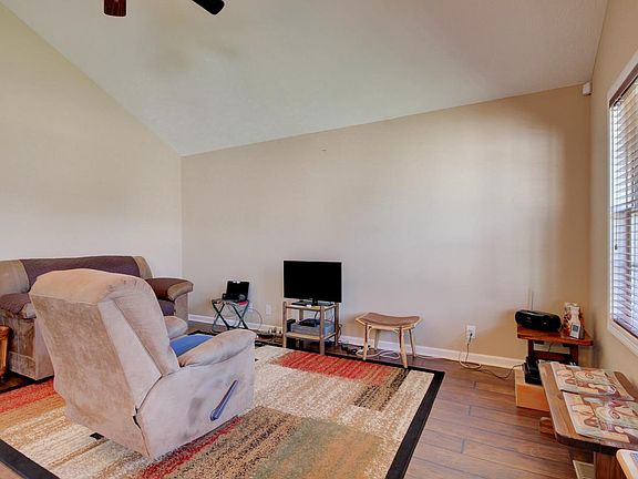 2nd image of 558 Falkland Cir