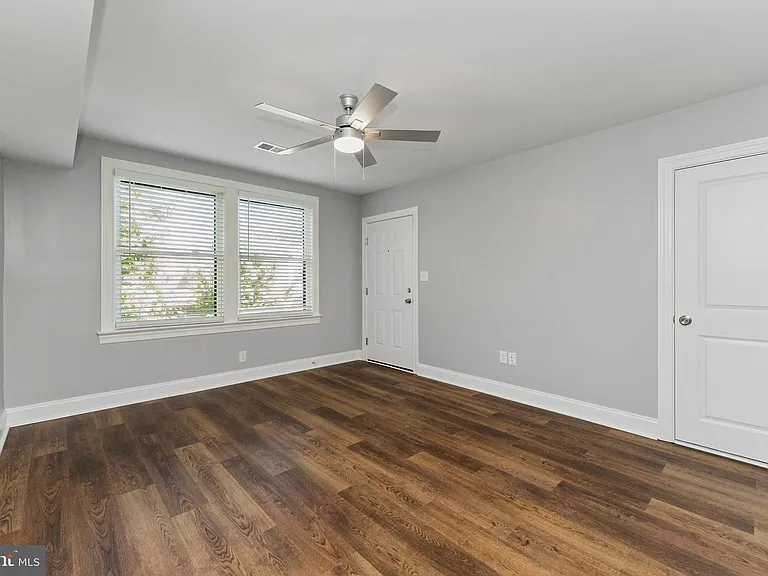2021 E St NE #2 — Photo 4