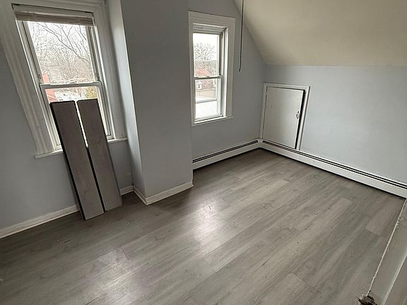 2nd image of 225 Linden Rd Floor 2