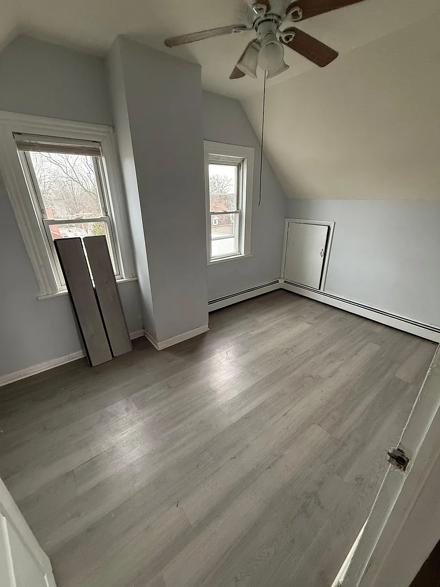 Building Photo - 225 Linden Rd #2